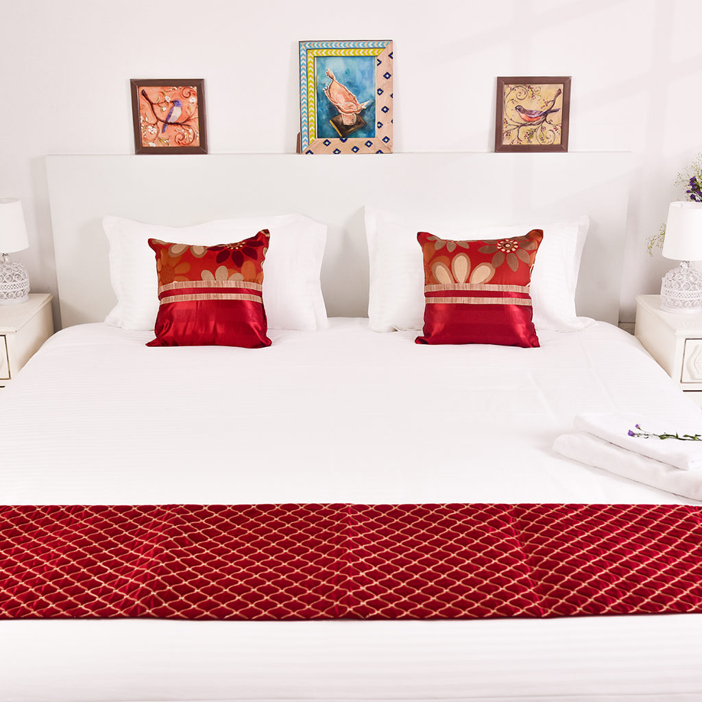 Amari Haven – White Luxury 300TC Bedsheet Set (90x108")