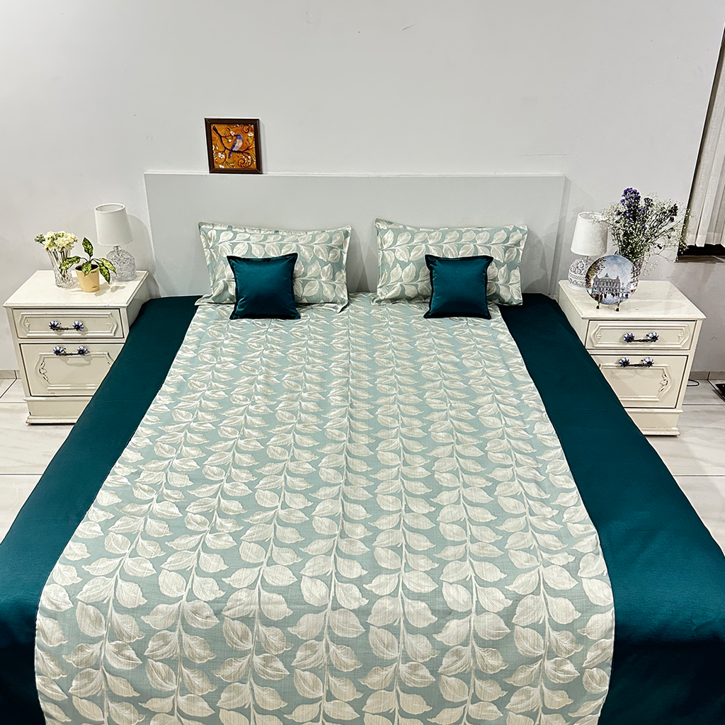 Aqua Luxe – Premium Printed Bedcover (108x108")