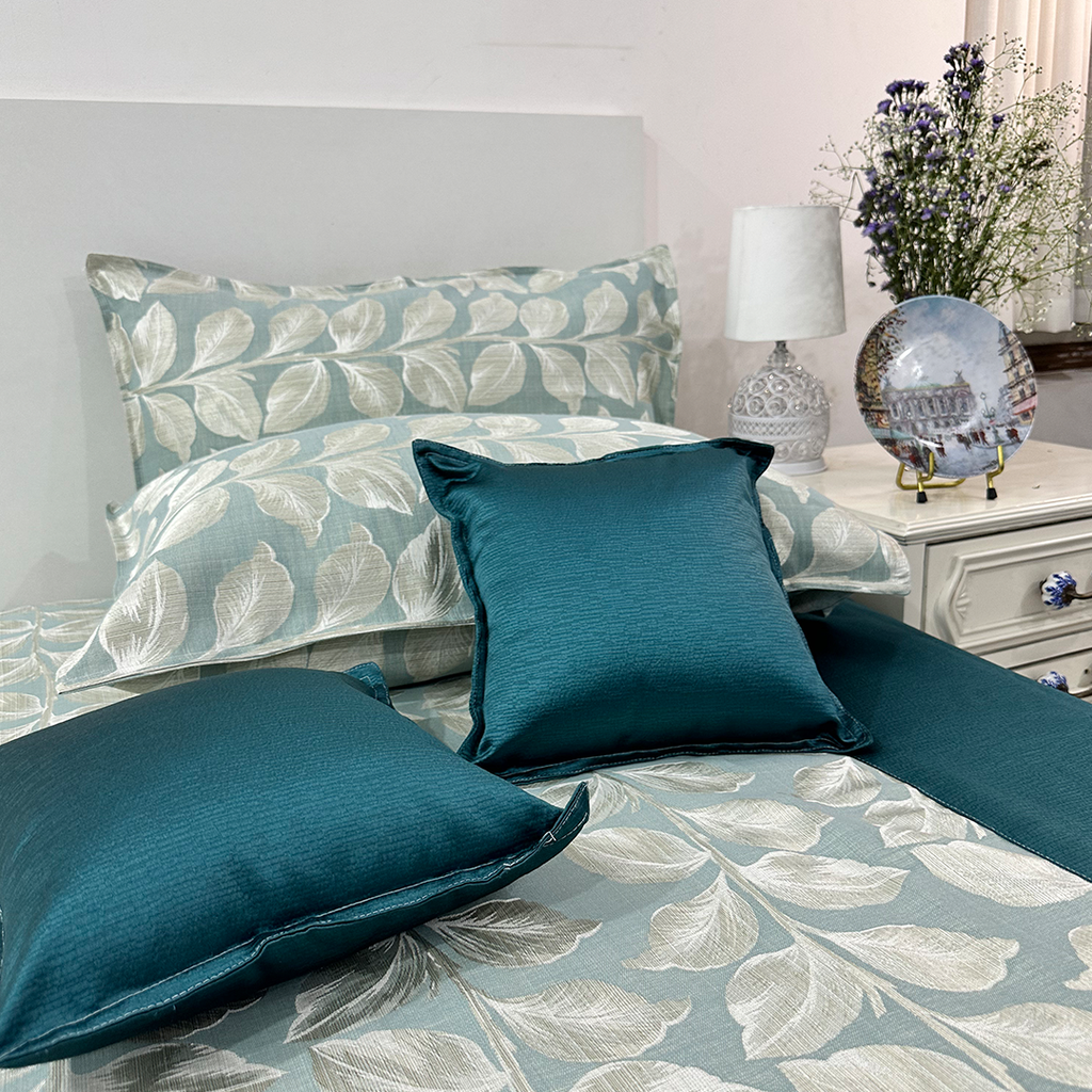 Aqua Luxe – Premium Printed Bedcover (108x108")