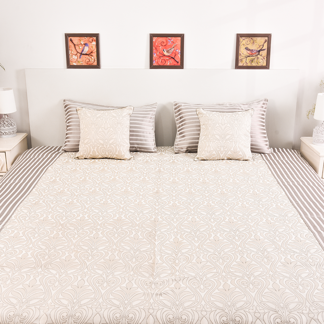 Rose Aisle Ivory Luxe – Premium Cotton Bedcover (108×108")