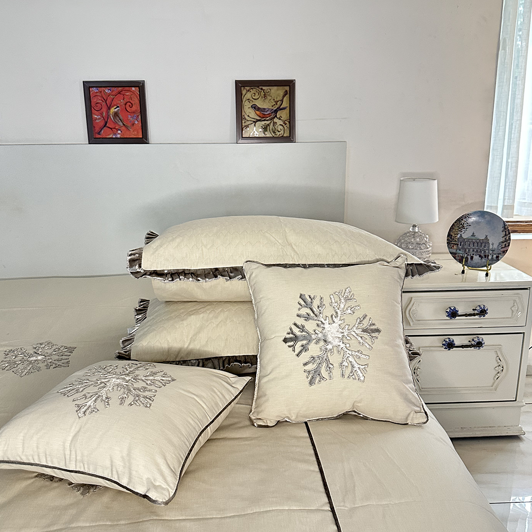 Aurora Chic Bed Cover Set