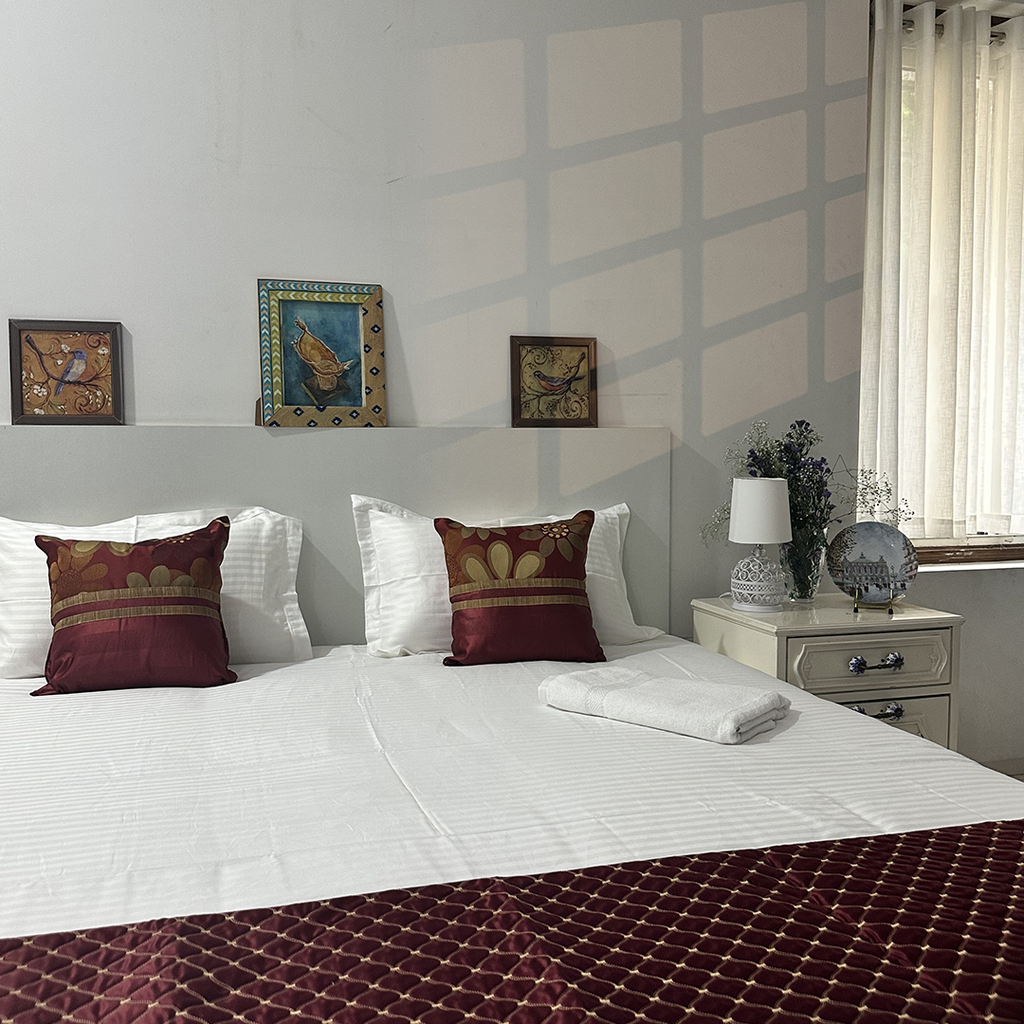 300 TC white satin stipe High quality plain Double Bedsheet