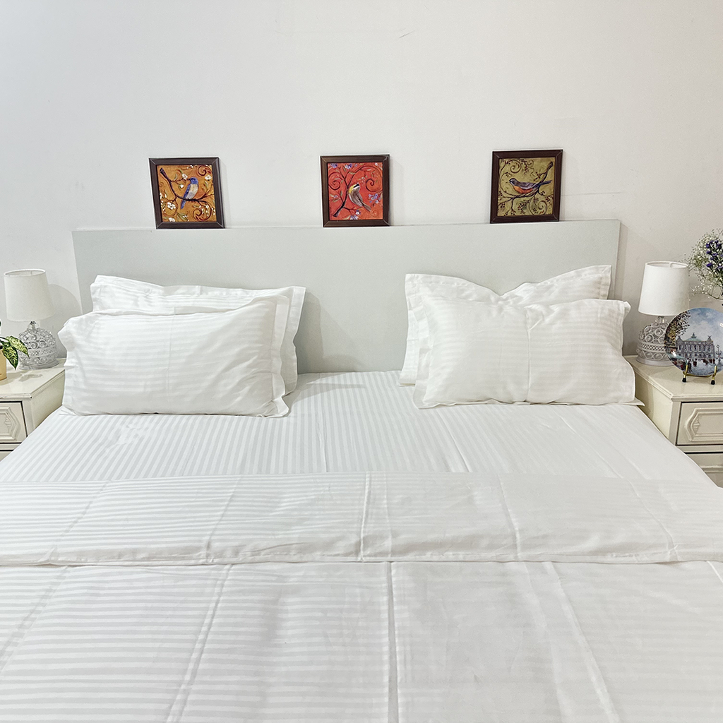 300 TC White Satin Stripe High Quality cotton, king size